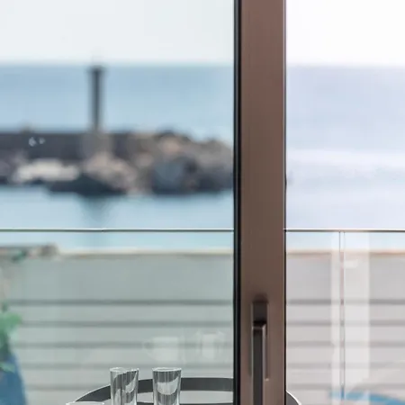 Skipper Beachfront Suites Hersonissos  Pokoj fotografie
