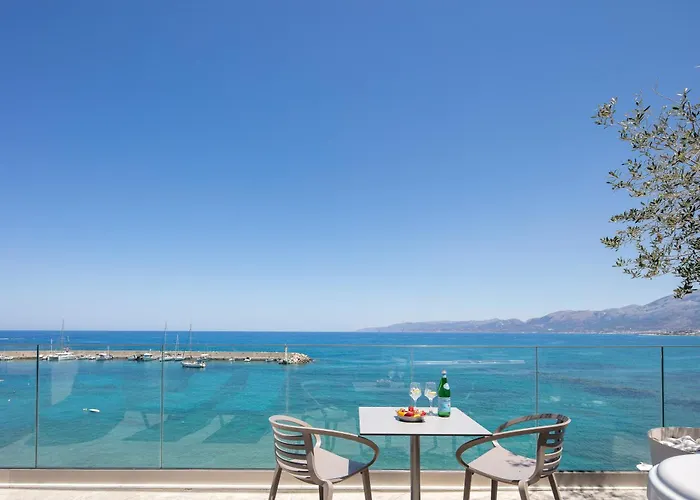 Skipper Beachfront Suites